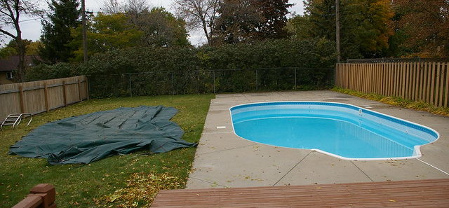 Closing Your Swimming Pool Before Winter
